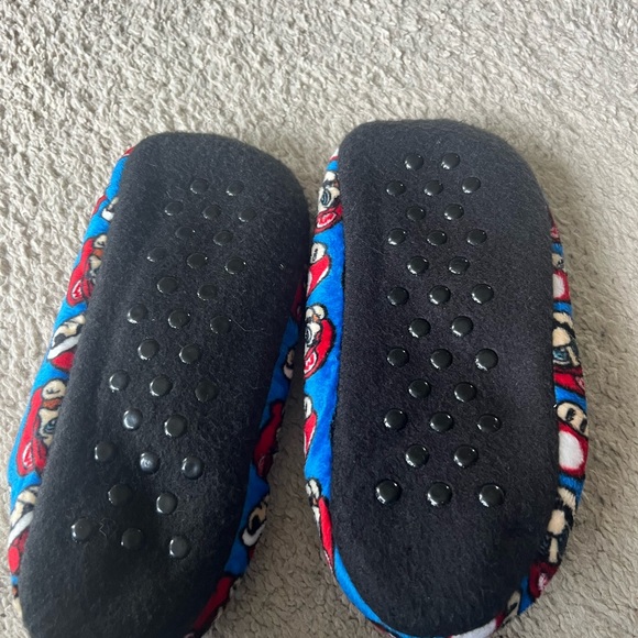 Mario Slippers Kids Size 4/6 - Picture 2 of 2